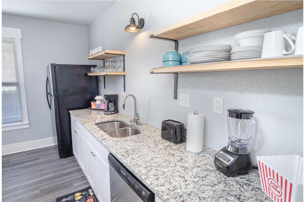 Wonderful 3 Bedroom 2 Ba Near Downtown Сан Антонио Екстериор снимка